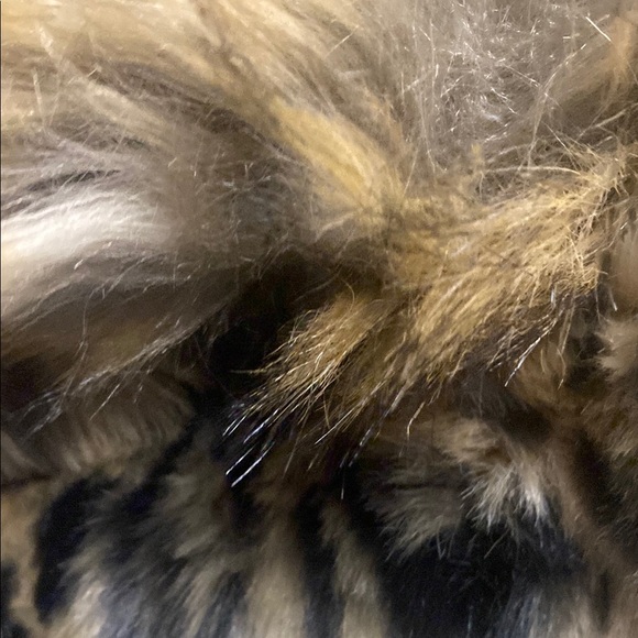 Fabulous Furs Leopard Print Faux Fur Jacket - Picture 9 of 10